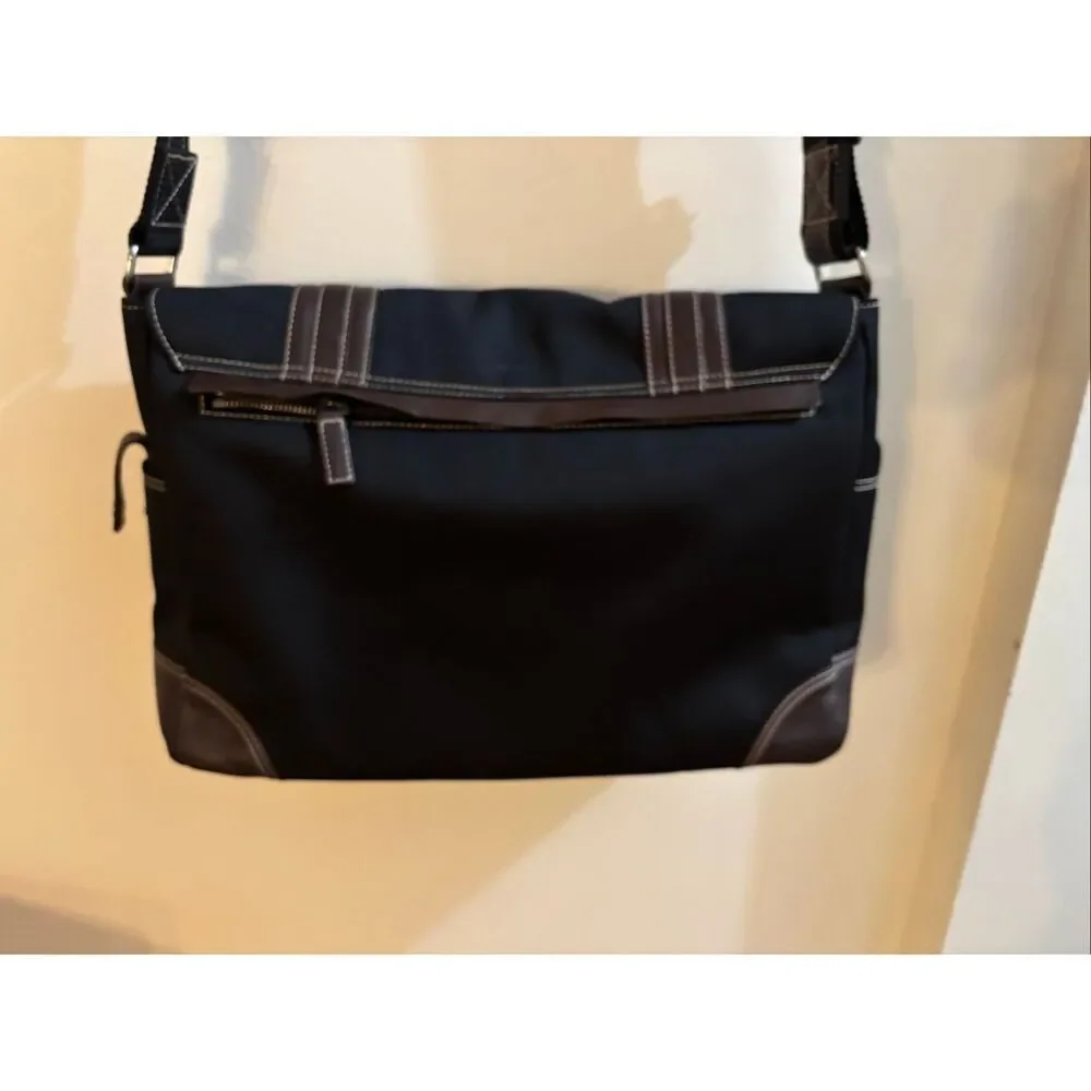 Levenger Crossbody Messenger Bag